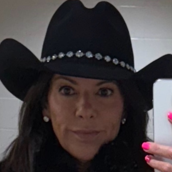 Meet your Posher, Sarah - Picture 2 of 6